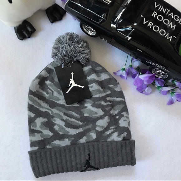 Jordan NWT Jumpman Beanie with Pom-Pom Unisex - Picture 2 of 6